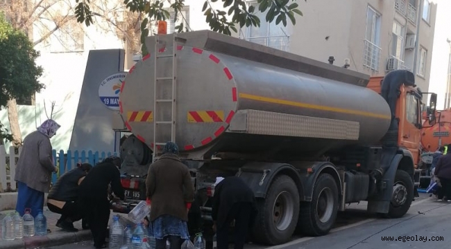 Deprem bölgesindeki su sorunu için İzmir Büyükşehir Belediyesi ekipleri devrede 