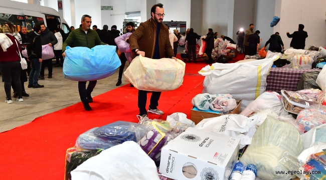 Hem hava hem karayoluyla afet bölgesine yardım malzemesi gönderiliyor İzmirliler tek yürek oldu 