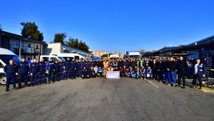 İzmir Büyükşehir Belediyesi'nden afet bölgesine personel desteği 71 kişilik ilk ekip yola çıktı 
