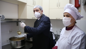 İzmir İl Milli Eğitim Müdürü Dr. Murat Mücahit Yentür Ücretsiz Yemek Hazırlıklarını Yerinde Ziyaret Ederek İncelemelerde Bulundu 