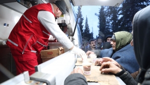 Kızılay Ekipleri Deprem Bölgesinde : Afetzedelere Mobil Mutfaklardan Beslenme Hizmeti Başladı 