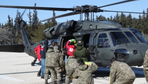 Kızılay ve TSK'dan Köylere Helikopterle Yardım 