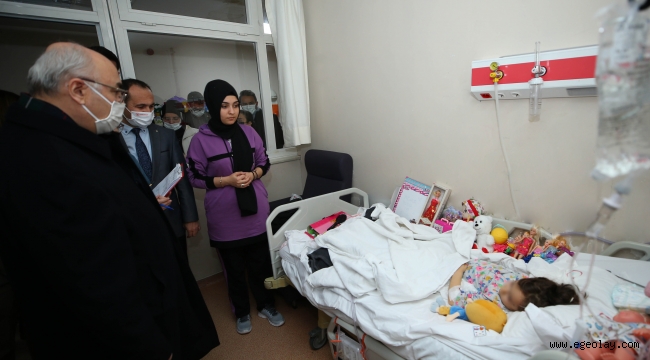 Vali Köşger Yaralı Depremzedeleri Hastanede Ziyaret Etti
