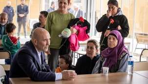 Başkan Soyer Özdere'de depremzedelerin kullanımına sunulan tesisi ziyaret etti "Tek dileğimiz dertlere derman olmak 