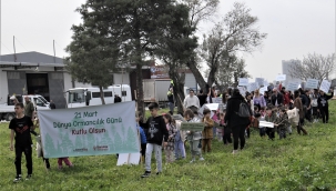 Bornova'ya, miniklerin elinden yeni fidanlar 