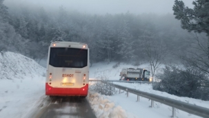 İzmir Büyükşehir Belediyesi ekipleri karla mücadele için sahada 