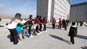 Yardım kampanyası ile depremzede çocukların normalleşme sürecini hızlandırıyorlar 