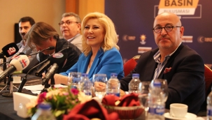AK Parti İzmir Milletvekili Adayı Şebnem Bursalı Basın mensuplarıyla bir araya geldi 
