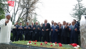Cumhurbaşkanı Erdoğan Alparslan Türkeş'in kabrini ziyaret etti 