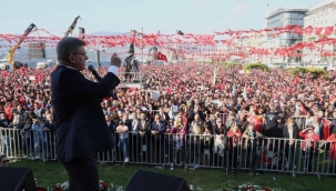 Davutoğlu İzmir'den mesaj gönderdi: "Korkmadık, korkmuyoruz, korkmayacağız!"