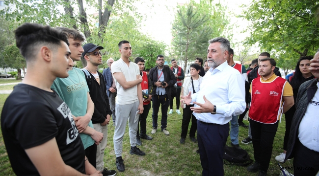 Başkan Sandal'dan gençlere mesaj: "Sandığa gelin, geleceğinizi geri alın"