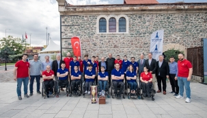 İzmir'de sporcular afet gönüllüsü oluyor 