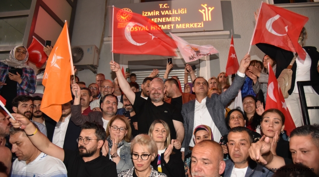 Menemen'de seçim kutlaması