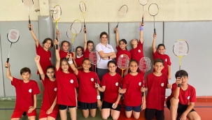 Bayraklılı sporculardan 'Badminton' başarısı 