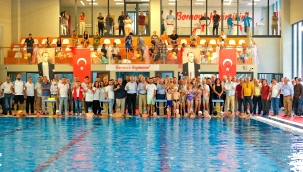 Çamdibi Yarı Olimpik Yüzme Havuzu çocukların vazgeçilmezi oldu 