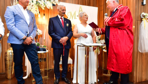 Nikahı İzmir Büyükşehir Belediyesi Başkan Vekili Özuslu kıydı Huzurevinde evlilik 