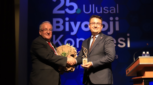 Rektör Prof. Dr. Yusuf Baran'a "Biyolojiye ve Bilime Emeği Geçenler Ödülü" 