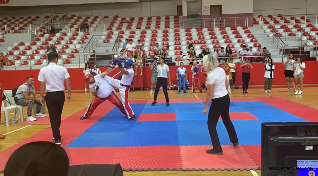 Bayraklılı sporculardan Kick Boks başarısı 