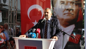 Aslanoğlu'ndan 9 Eylül İçin Çifte Mesaj 