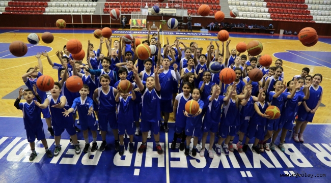 İzmir Büyükşehir Belediyesi spor okullarında yeni dönem başladı 