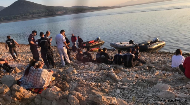 Tahtalı Barajı'nda helikopter kazası İZSU ve itfaiye ekipleri seferber oldu