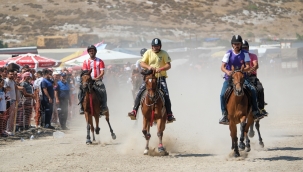 Türkiye'nin En İyi Atları Menemen'de Yarıştı