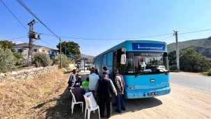 İzmir Büyükşehir Belediyesi'nin giysi desteği köylere ulaşıyor 