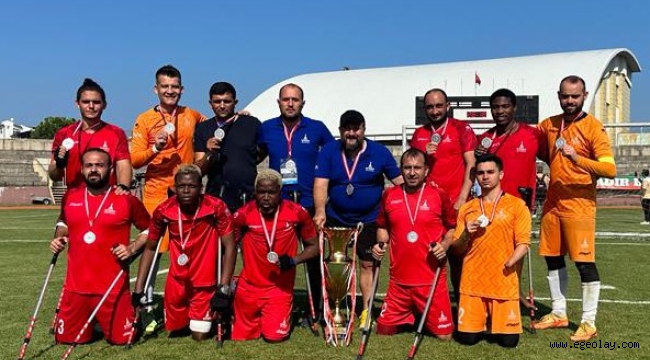 İzmir'in ampute futbol takımı Türkiye ikincisi oldu 
