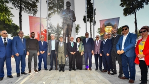 Tire Cumhuriyet Meydanı'nda Atatürk heykeli açıldı Soyer: "Unutursak yok oluruz" 
