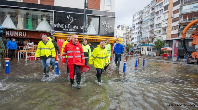 Başkan Soyer, deniz kabarmasının tsunami etkisi yarattığı Kordon'da 