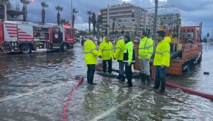 İzmir'de deniz 1 metre yükseldi 