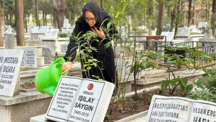 AK Partili Çankırı Merhum Işılay Saygın'ı Kabri Başında Andı 