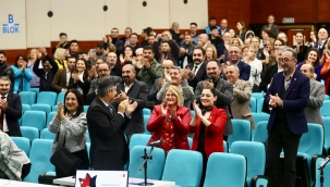 Başkan Batur İzmir Büyükşehir'e Aday Adaylığını Örgütüyle Paylaştı: "Örgütüme, İzmirlilere güvendim"