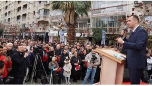 Bornova Belediye Başkan aday adayı Ömer Eşki Coşkulu kalabalığa seslendi 