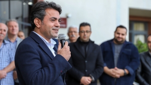 CHP Bayraklı Belediye Başkan Aday Adayı Ulaş Aydın, mesai arkadaşlarıyla vedalaştı 