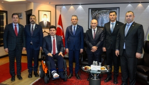 CHP Lideri Özel, Buca Belediye Başkanı Erhan Kılıç'ı ziyaret etti 