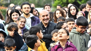 Başkan Soyer "Mahallede Dayanışma Var" gençleriyle buluştu 
