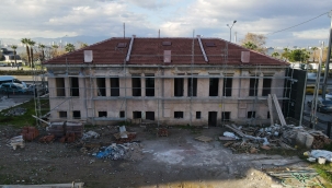 Bayraklı'daki tarihi üçüz bina yenileniyor 