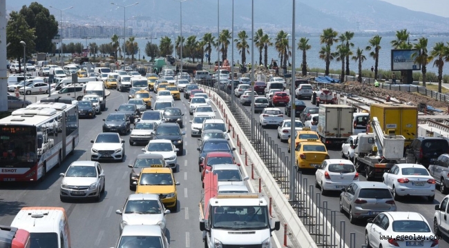 İzmir'de trafiğe kayıtlı araç sayısı 2023 yılı itibarıyla 1 milyon 798 bin 709 oldu 