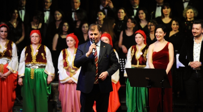 Başkan Tugay, Balkan ezgilerine eşlik etti