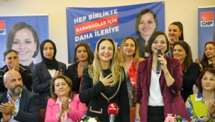 CHP Kadın Kolları Genel Başkanı İzmir’de ilk seçim ziyaretini Karabağlar’a yaptı 