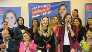 CHP Kadın Kolları Genel Başkanı İzmir'de ilk seçim ziyaretini Karabağlar'a yaptı 