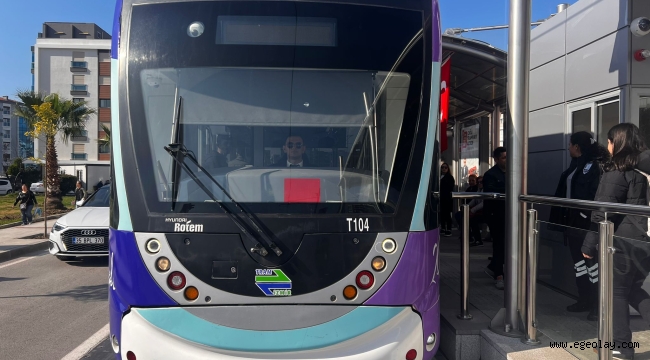 Çiğli Tramvayı "Kırmızı" ve "Mavi" hatla İzmirlilerin hizmetinde 