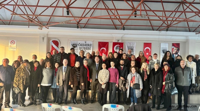 Menderes Adayı Çiçek Demokrasi Şehitlerini Unutmadı 