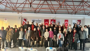 Menderes Adayı Çiçek Demokrasi Şehitlerini Unutmadı 