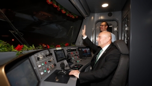 Narlıdere Metrosu görkemli bir törenle açıldı 