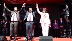 CHP Genel Başkanı Özel: İzmir'e kayyum atamaya çalışıyor 
