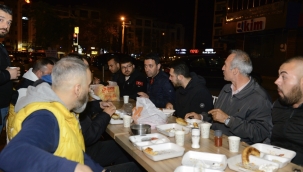 CHP'li Önal, taksicilerle sahurda buluştu 