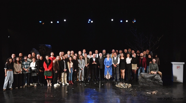İzmir Şehir Tiyatrosu sanatçılarından Başkan Soyer'e teşekkür 