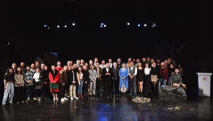 İzmir Şehir Tiyatrosu sanatçılarından Başkan Soyer'e teşekkür 